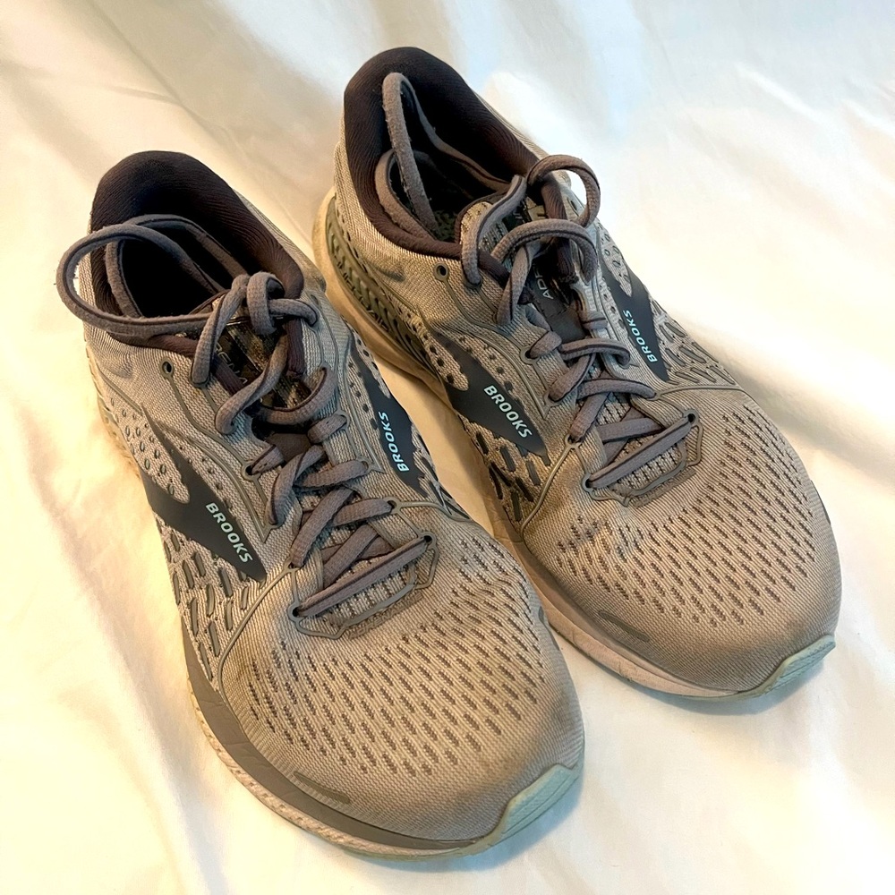 Brooks Adrenaline women’s running shoes - size 7.5 wide (D) - grey